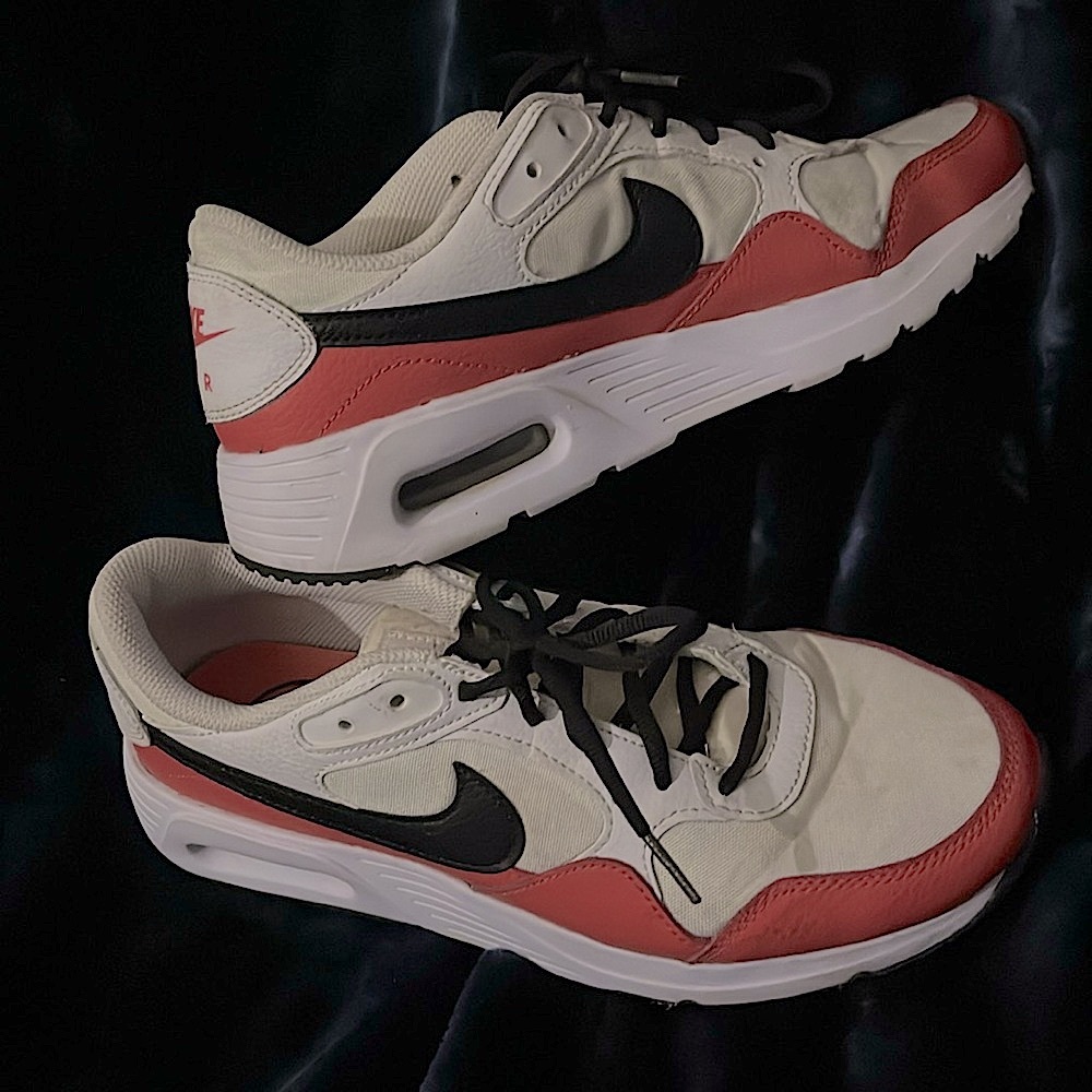 NIKE women’s air max sz 9.5